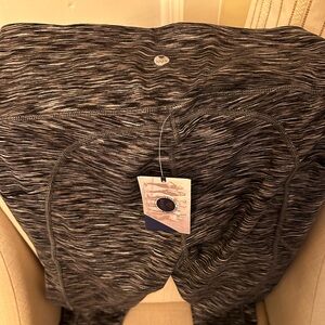 Iuga brand yoga pants-NWT